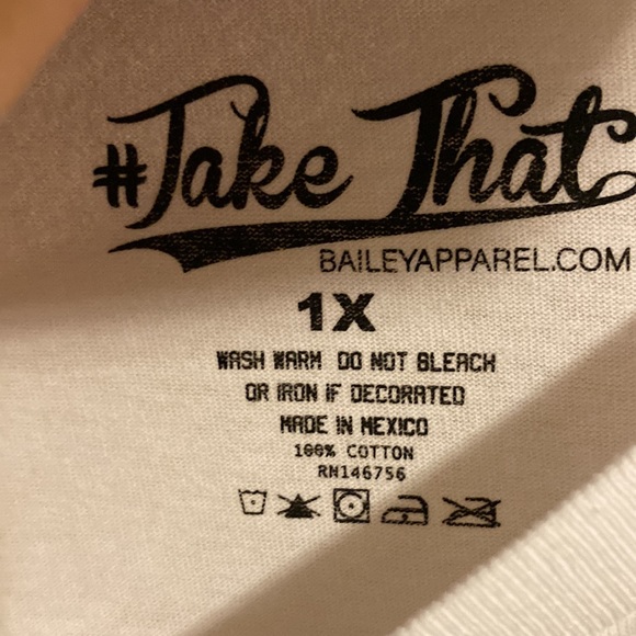 Baileyapparel.com NWOT Christmas T-shirt size 1X matching mask. Cropped - Picture 5 of 6